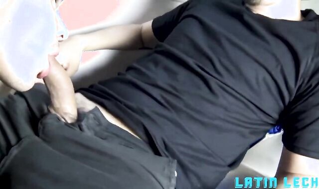 Latino Follado A Pelo Por Gran Polla
