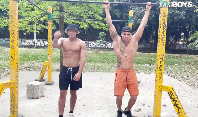 East Men - Reed fapping thick manmeat