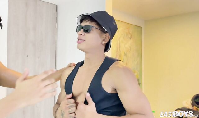 East Men - Reed fapping thick manmeat