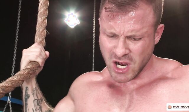 Red-hot Building - Rigid tucking & latino bodybuilder