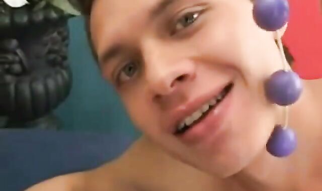 2 college-aged age teenie teenagers In Activity