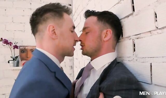 dudes IN SUIT IN AN INDIVIDUAL pont of time