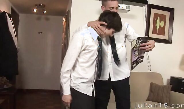 JULIÁN & MAIKEL IN SCHOOLMATE ARGENTINE PORNO