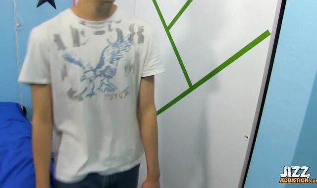 JizzAddiction.com - Clean-shaven Giovanni railing uncircumcised boner