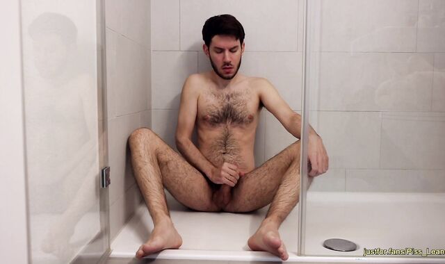 Pissing myself and masturbating in the shower of my flatmate
