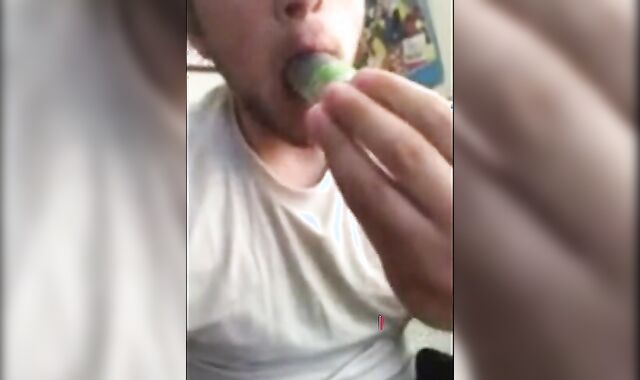 Straight lad wanting to suck cock