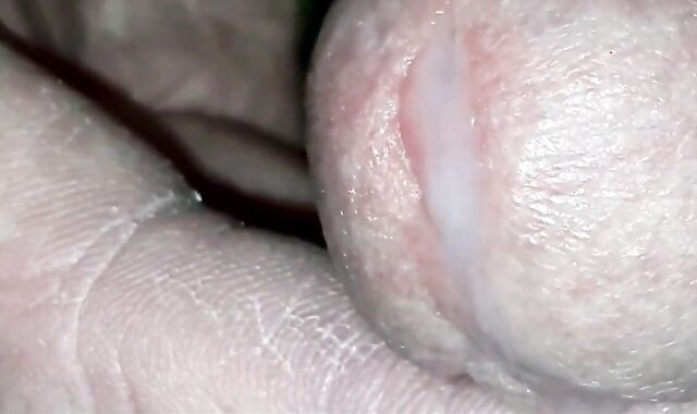 CUMSHOT VERY CLOSELY