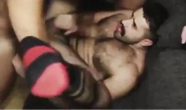 alla troia piace troppo il cazzo..uno non gli basta