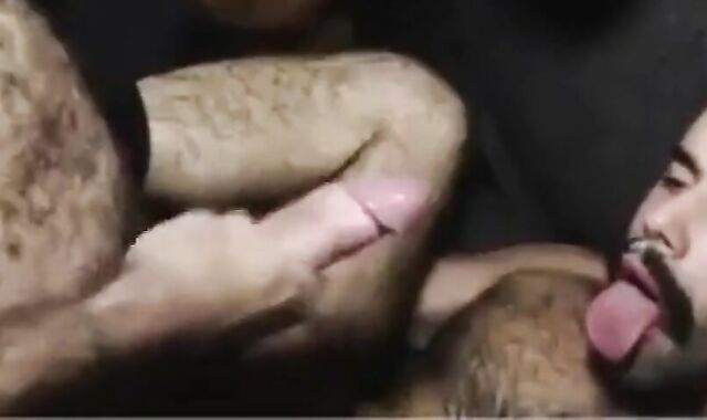 alla troia piace troppo il cazzo..uno non gli basta