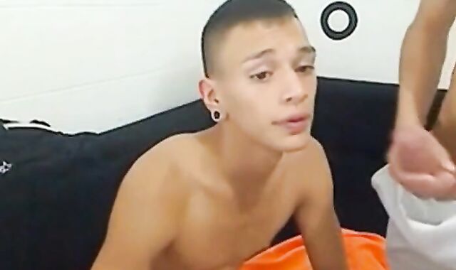 chupando y tragando semen