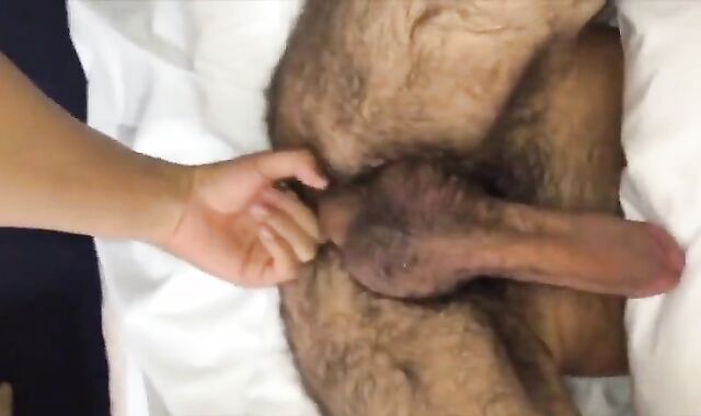 Bareback Webcam Amateur Takes on Hairy Hunk's Virgin Ass