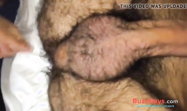 Bareback Webcam Amateur Takes on Hairy Hunk's Virgin Ass