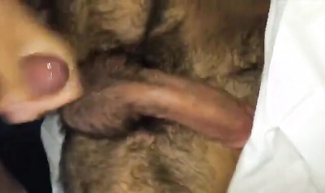 Bareback Webcam Amateur Takes on Hairy Hunk's Virgin Ass