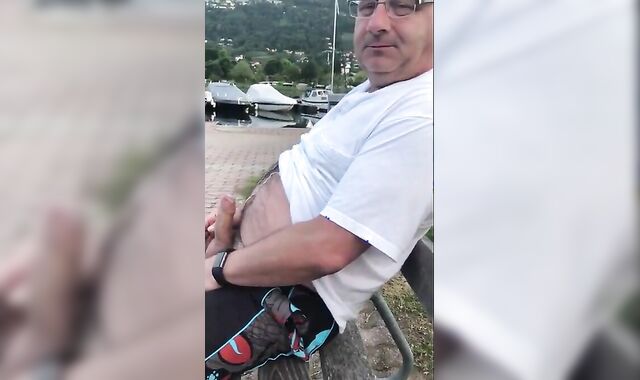 Amateur Daddies Handjob