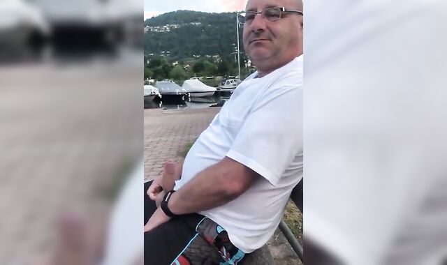 Amateur Daddies Handjob