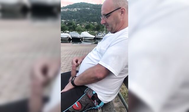 Amateur Daddies Handjob