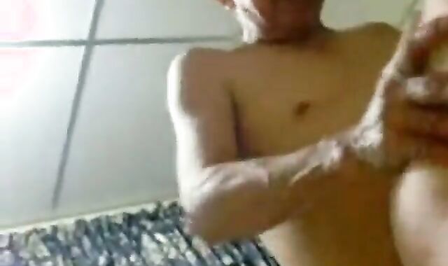 Amateur Bareback Daddy