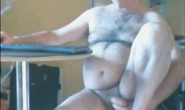 Amateur Big-Cock Bear Daddy