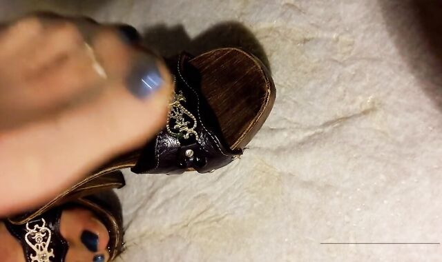 Pissing on Feet in Nylons and Heels