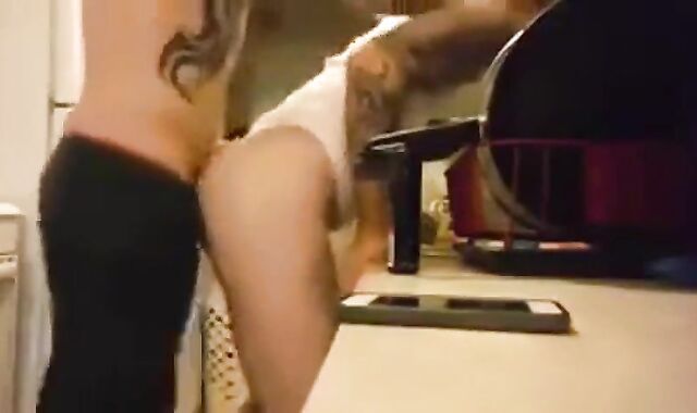 Big-Cock Amateur Bareback in the Kitchen