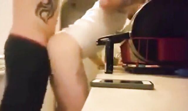 Big-Cock Amateur Bareback in the Kitchen