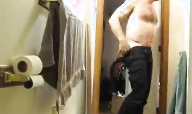 Big-Cock Military Daddy Shows Off