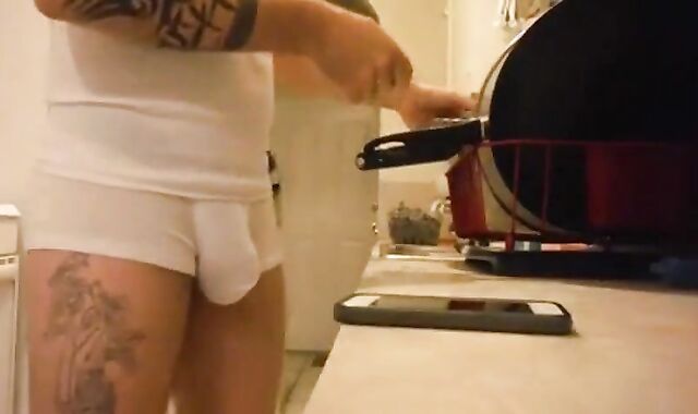 Bareback Quickie Before Dinner with My Amateur Hunk