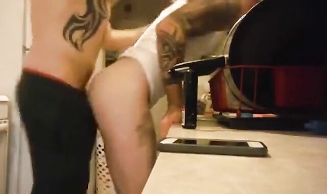 Bareback Quickie Before Dinner with My Amateur Hunk