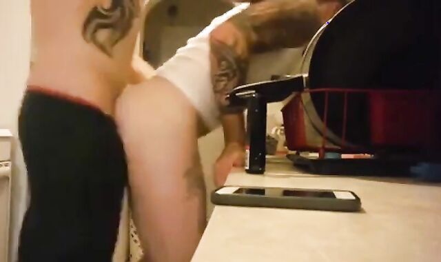 Bareback Quickie Before Dinner with My Amateur Hunk