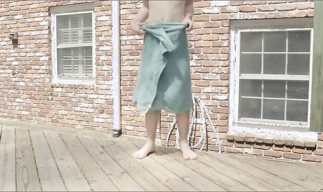 Exhibitionist Twinks Love Outdoor Handjobs on Webcam