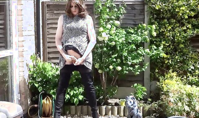 Thigh-booted Crossdresser Strokes Outdoors