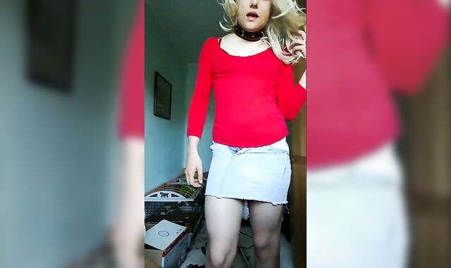 Cross-dressing Twink's Kinky Striptease