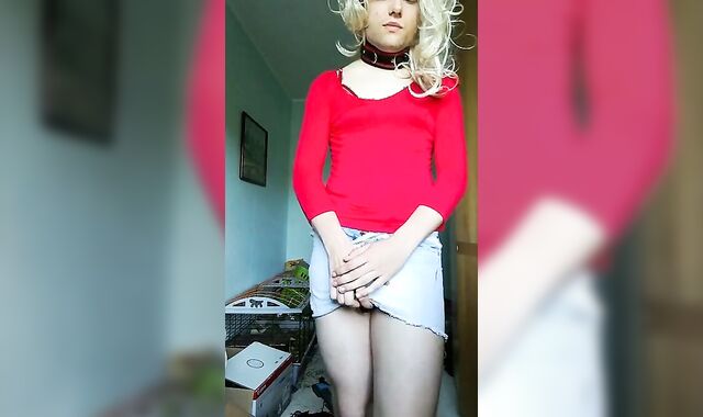 Cross-dressing Twink's Kinky Striptease