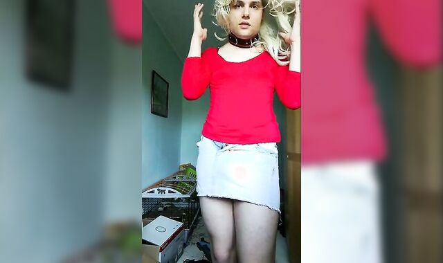 Cross-dressing Twink's Kinky Striptease