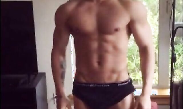 Muscle Hunks: Eddyfitt's Sexy Twink Showoff