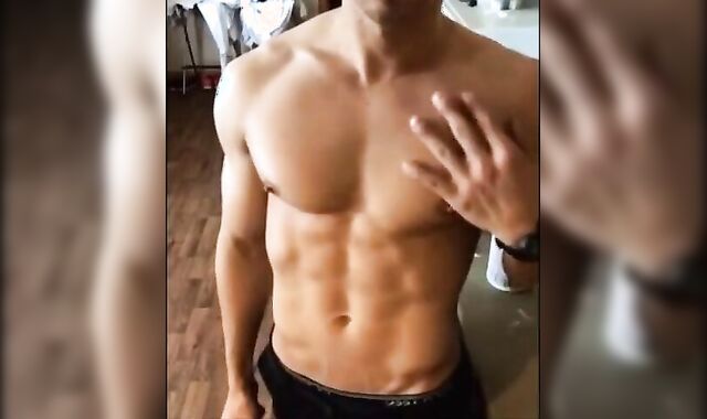 Muscle Hunks: Eddyfitt's Sexy Twink Showoff