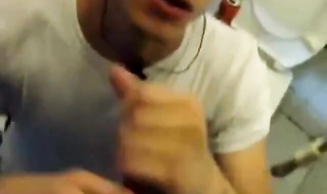 Cum-hungry guy gets a tasty treat in a public restroom