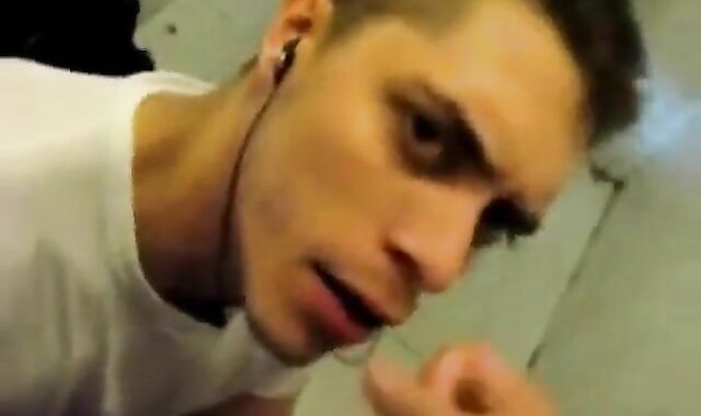 Cum-hungry guy gets a tasty treat in a public restroom