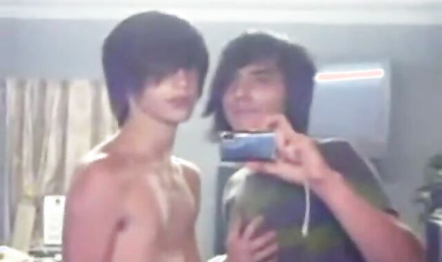 Amateur Twinks' Steamy Encounter