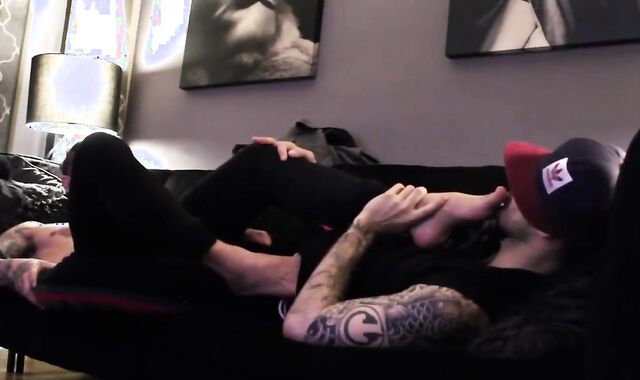 muddy Tatted fellow With admirable Feet receives Worshiped And Blows a load