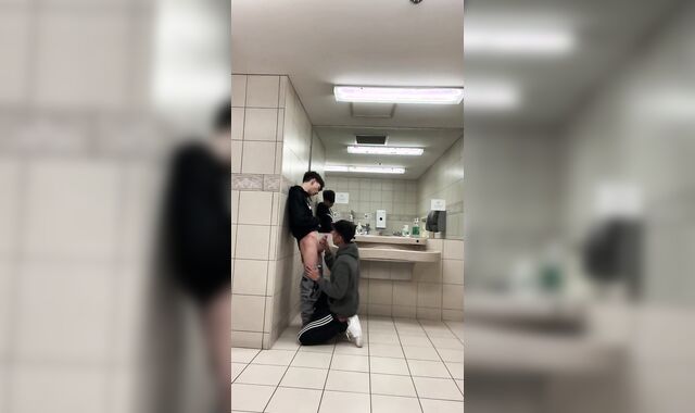 Twunks in the Mall Shower