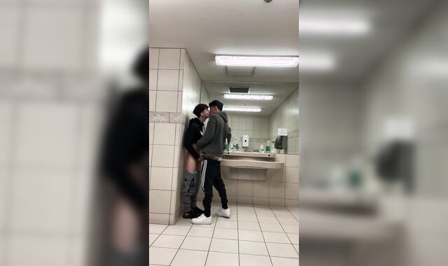 Twunks in the Mall Shower