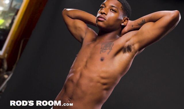 Babyfaced Super-Super-Fucking-Hot Chocalate Spin Tears Up Muscle - Ty Santana, Michael Boston - RodsRoom