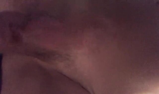 Sono ospite da amici a Pasqua e in segreto scopo e faccio bere la mia vacca