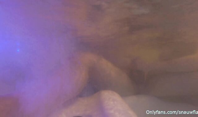 Un jeune minet francais suce un inconnu dans le jacuzzi rencontré au sauna faggot (Fellation Piscine)