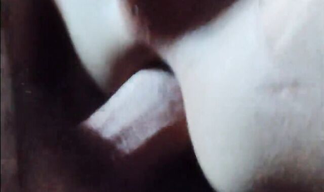 Cdzinha leva foda matinal forte até ficar cheia de leite quente