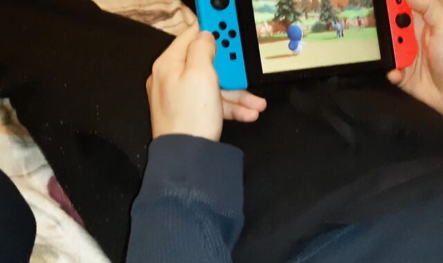 VUOLE VEDERMI SBORRARE MENTRE GIOCO