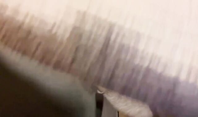 Âge inconnu. Grosse queue me baise en glory fuck-hole. Je le rejoins derrière pour qu’il me termine