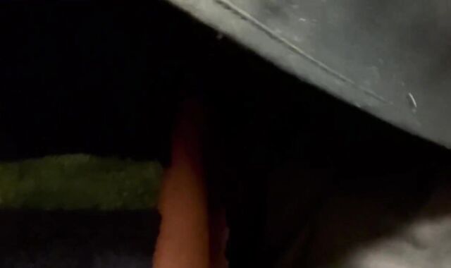 Âge inconnu. Grosse queue me baise en glory fuck-hole. Je le rejoins derrière pour qu’il me termine