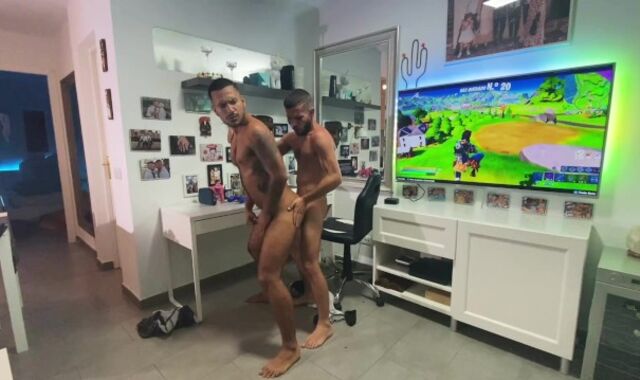 Follando BB mientras jugamos a Fortnite. / Dirty Bb Drilling while frolicking Fortnite.